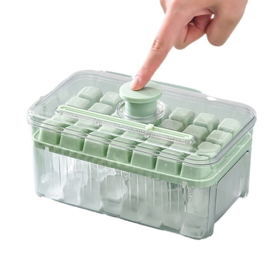 Giá tốt. Tủ đông ẩm ẩm Lce Cube Tray với nắp và thùng chứa BPA miễn phí Silicone Ice Cube Trays khuôn trực tuyến