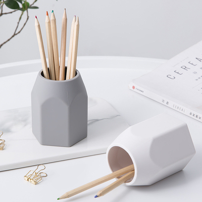 Giá tốt. Máy cầm bút chì silicone chống nước cho bàn đơn giản hiện đại tối giản trang điểm tổ chức Shool đồ dùng văn phòng cho trẻ em tại nhà trực tuyến