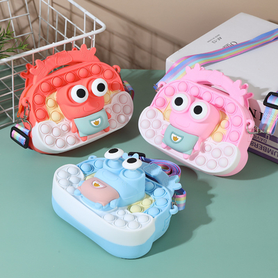 Giá tốt. 14.5*11*4cm Cute Silicone Pencil Box Organizer với nắp Bpa Free Material trực tuyến