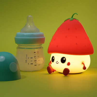 Giá tốt. Ánh sáng đêm cho trẻ em Đẹp silicone phòng trẻ sơ sinh dâu tây đèn cho em bé và trẻ sơ sinh Kawaii bên giường đèn hẹn giờ cho phòng trẻ em trực tuyến