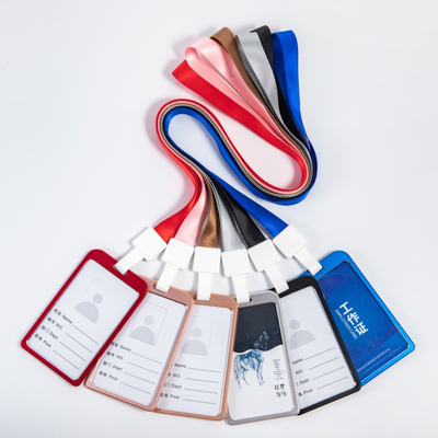Giá tốt. Silicone ID Name Badge Card Case Protector với dây kéo ra và Buckle tách rời trực tuyến